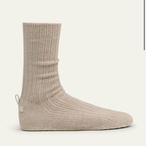 NWT Brave Pudding HAMPTON STROLLS
Womens Cashmere Shoe